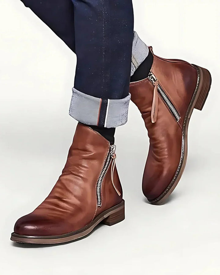 LEO SIDE ZIP LEATHER ANKLE BOOTS